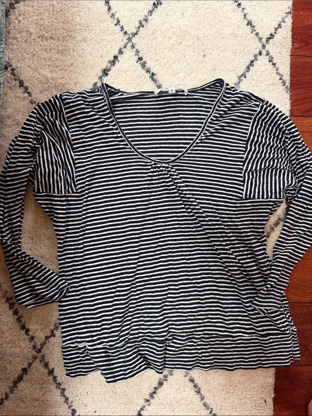 Erica Tanov 2 Striped V-Neck Long Sleeve Women's Top - Black & White
